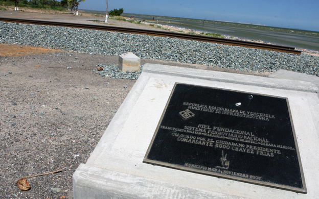 MARACAIBO VENEZUELA 12/01/2009 LA CONSTRUCCION DEL PUENTE NIGALE EN EL SECTOR LAS PLAYAS EN EL MUNICIPIO MARA SE ENCUENTRA PARALIZADA EL PRESIDENTE DE LA REPUBLICA HUGO CHAVEZ DECLARO EN UNA OPORTUNIDAD QUE ESTARIA ANTES DEL 2010 ALGUNOS VECINOS HAN RECIBIDO PAGO POR EXPROPIACION DE SUS PROPIEDADES Y OTROS ESTAN EN ESPERA ASI LO DECLARO DENNY PANA Y ANGELA PANA DE LA JUNTA COMUNAL Y DE TRABAJO DEL SECTOR EN LA GRAFICA SECTOR DONDE INICIARIA LA CONSTRUCCION DEL PUENTE