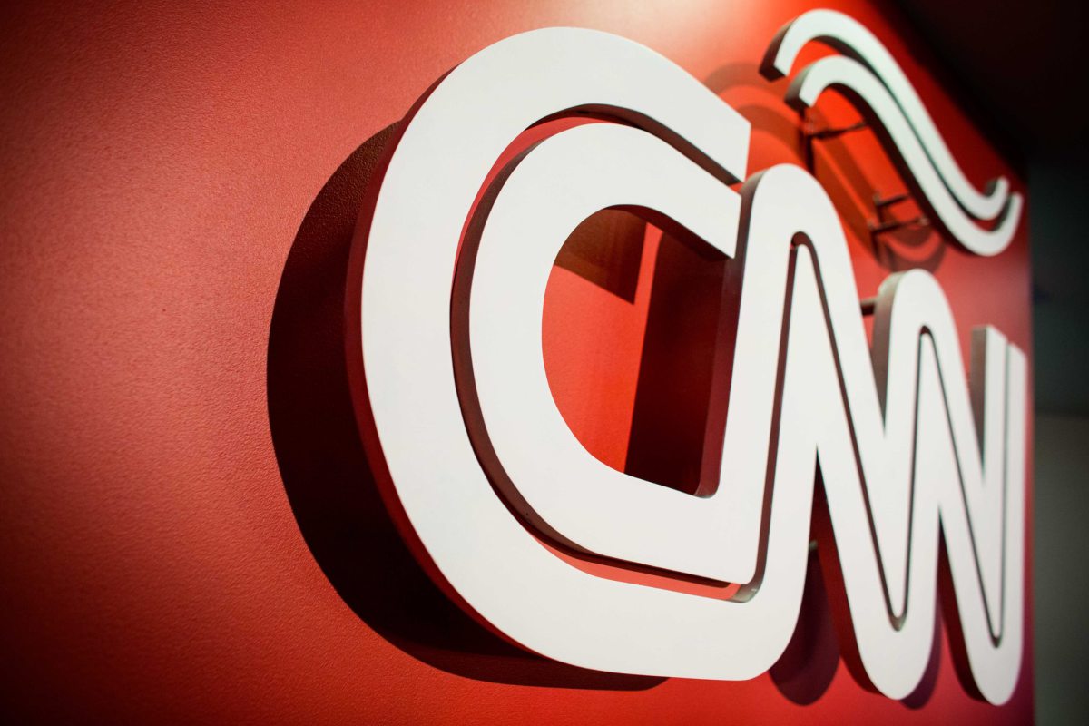 CNN invita a seguir su cuenta en Twitter sobre Venezuela