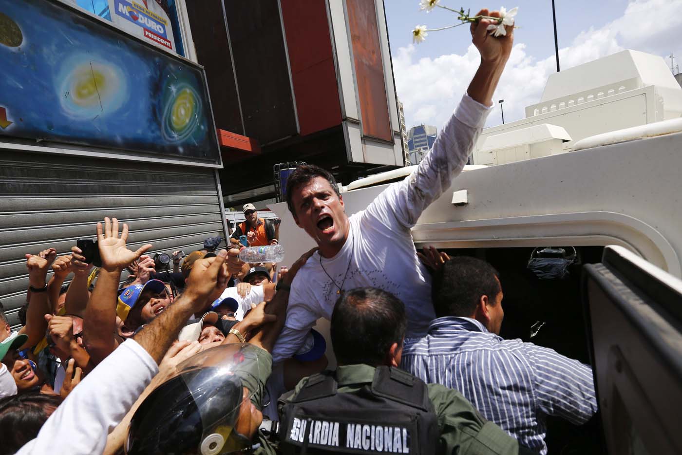 Leopoldo López convoca a la marcha pacífica del 18 de febrero (Audio + foto desde la cárcel)