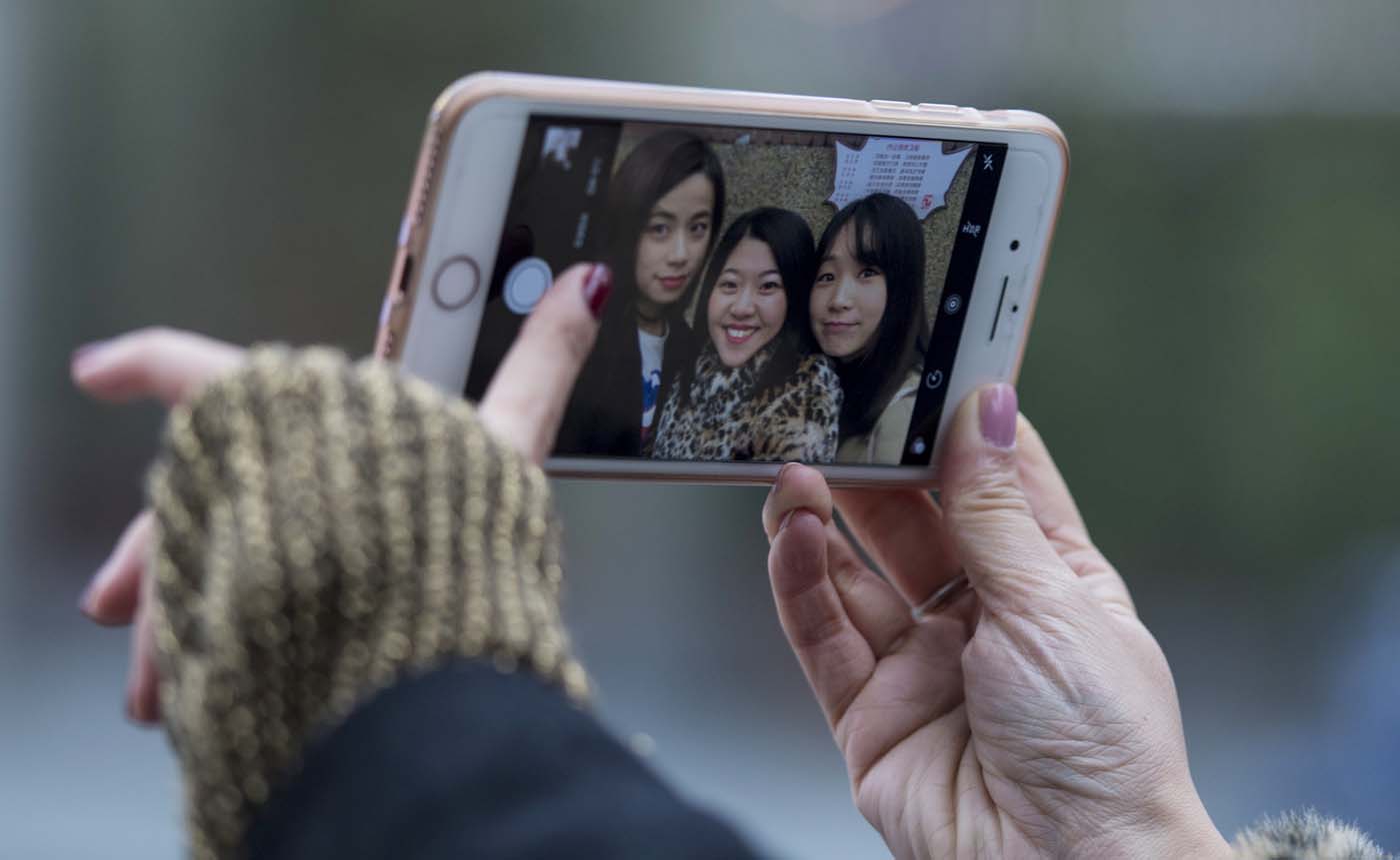 Si te tomas más de seis selfis al día podrías tener un problema mental