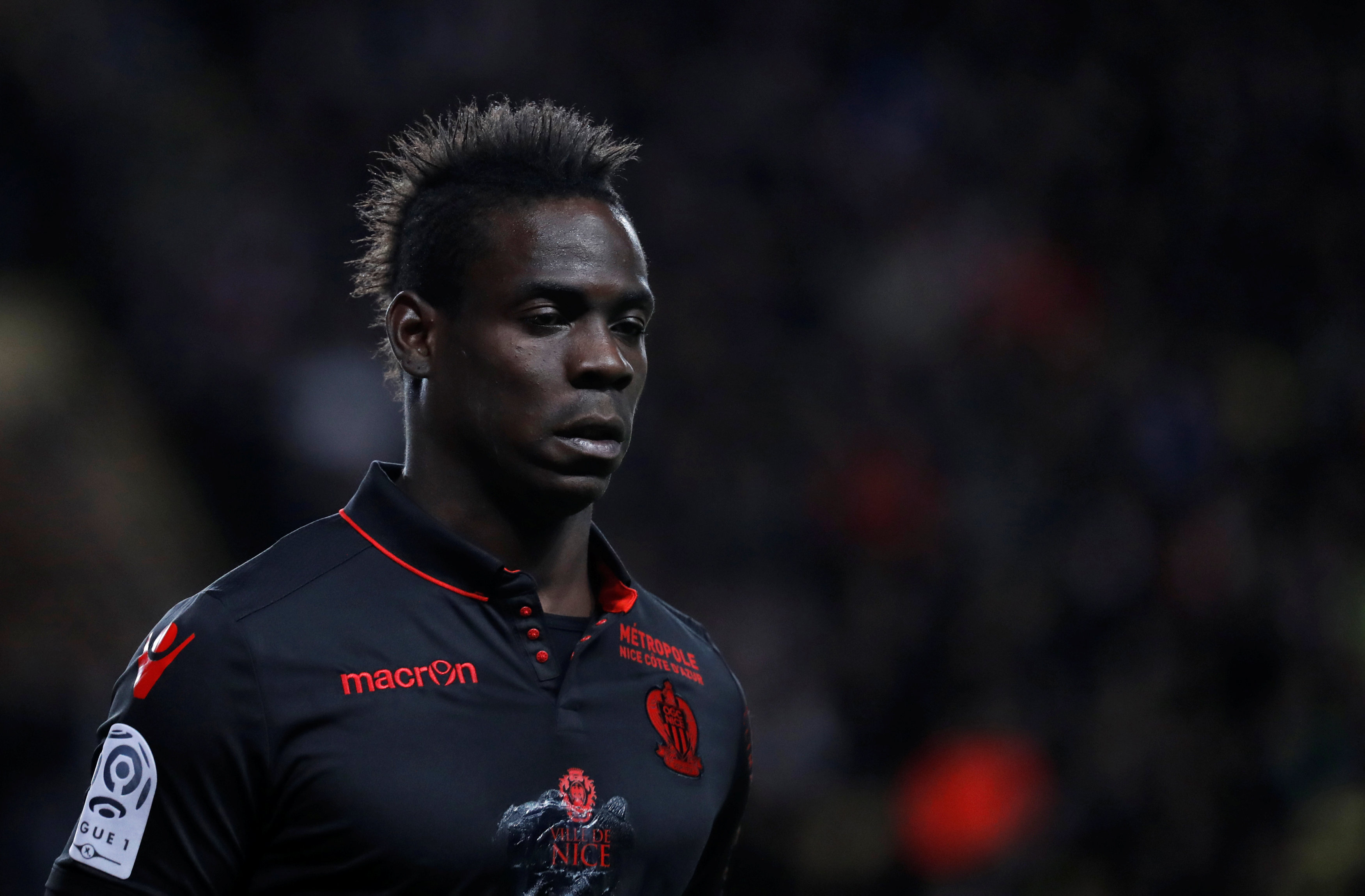 Sancionan a un equipo francés por los insultos racistas a Balotelli