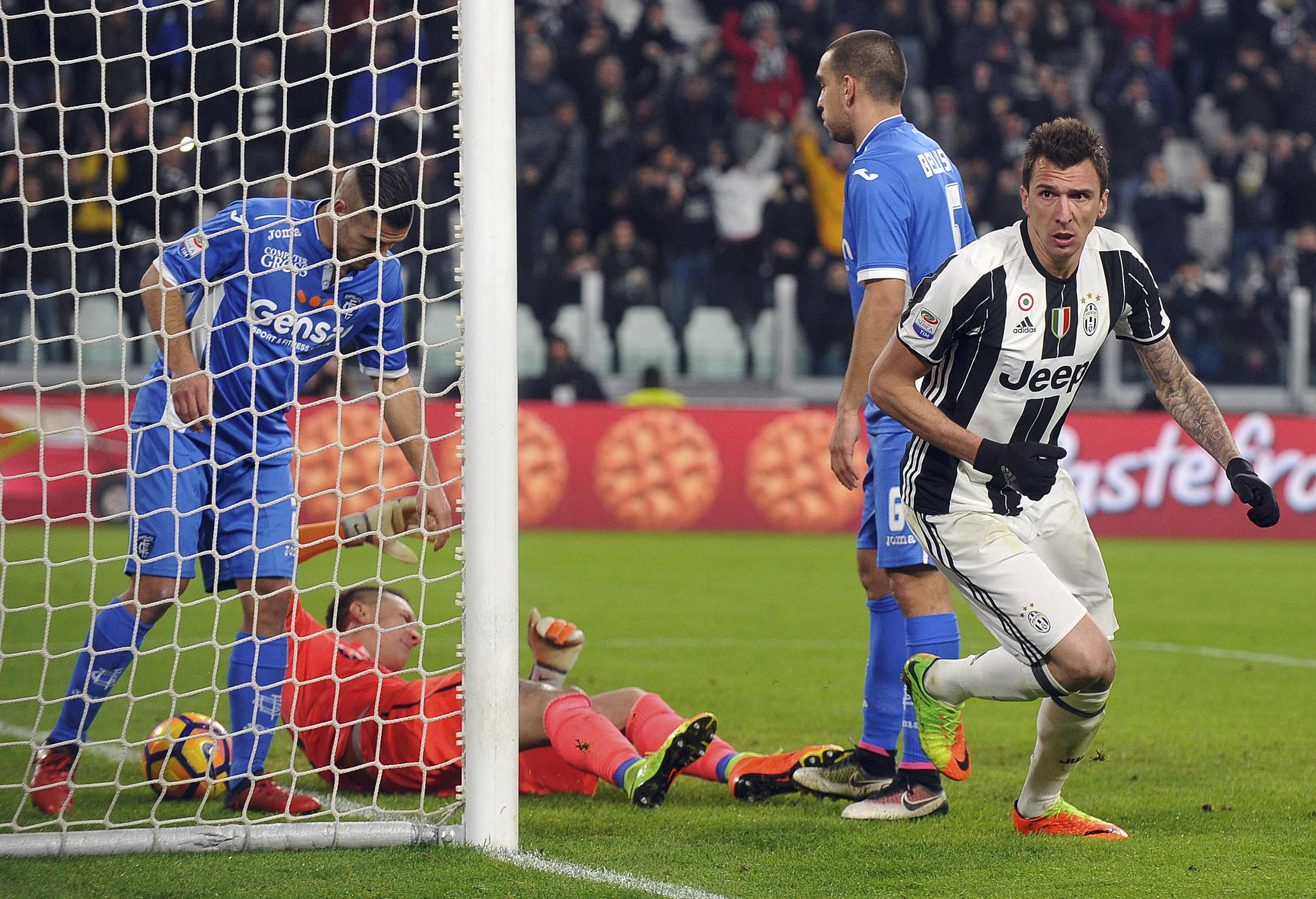 Juventus logra contra el Empoli su trigésimo triunfo consecutivo en casa