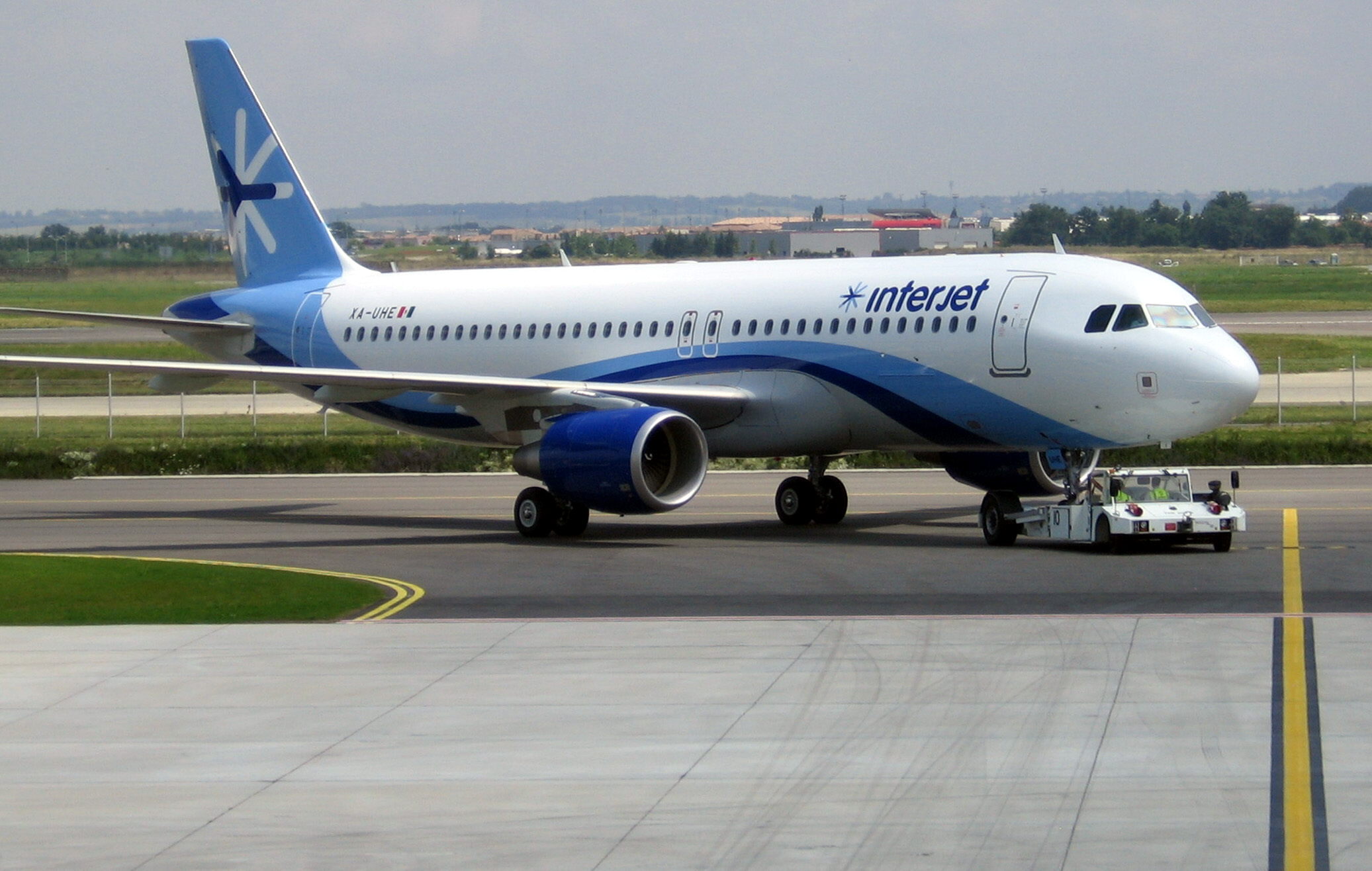 Colombia investiga aerolínea mexicana por supuesto cambio de maleta por otra con droga