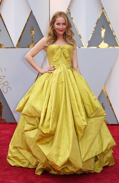 89th Academy Awards - Oscars Red Carpet Arrivals - Hollywood, California, U.S. - 26/02/17 - Actress Leslie Mann wearing Zac Posen. REUTERS/Mike Blake