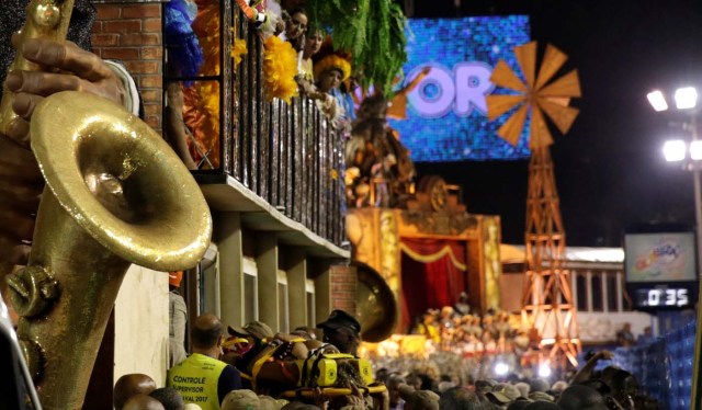 A reveller is helped after an accident with a float during the second night of the carnival parade at the Sambadrome in Rio de Janeiro, Brazil, February 28, 2017. REUTERS/Ricardo Moraes