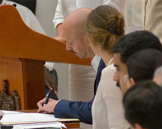 El 27 de agosto de 2016, en un fastuoso acto en Cartagena, con mása de 2.500 invitados, en nombre de los garantes del proceso de paz, firmaron el acuerdo Rodolfo Benítez, por Cuba, y Dag Nylander, por Noruega / Foto Juventud Rebelde