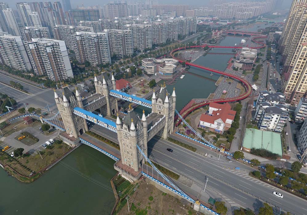 Construyen una réplica del Tower Bridge de Londres, pero con un insalvable error arquitectónico