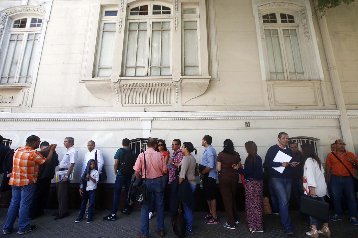 Médicos venezolanos denuncian trato injusto y discriminatorio en Chile