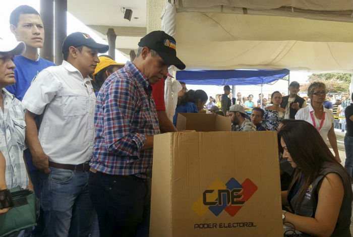 Grupos que apoyan a Falcón organizan material electoral para “defender el voto”