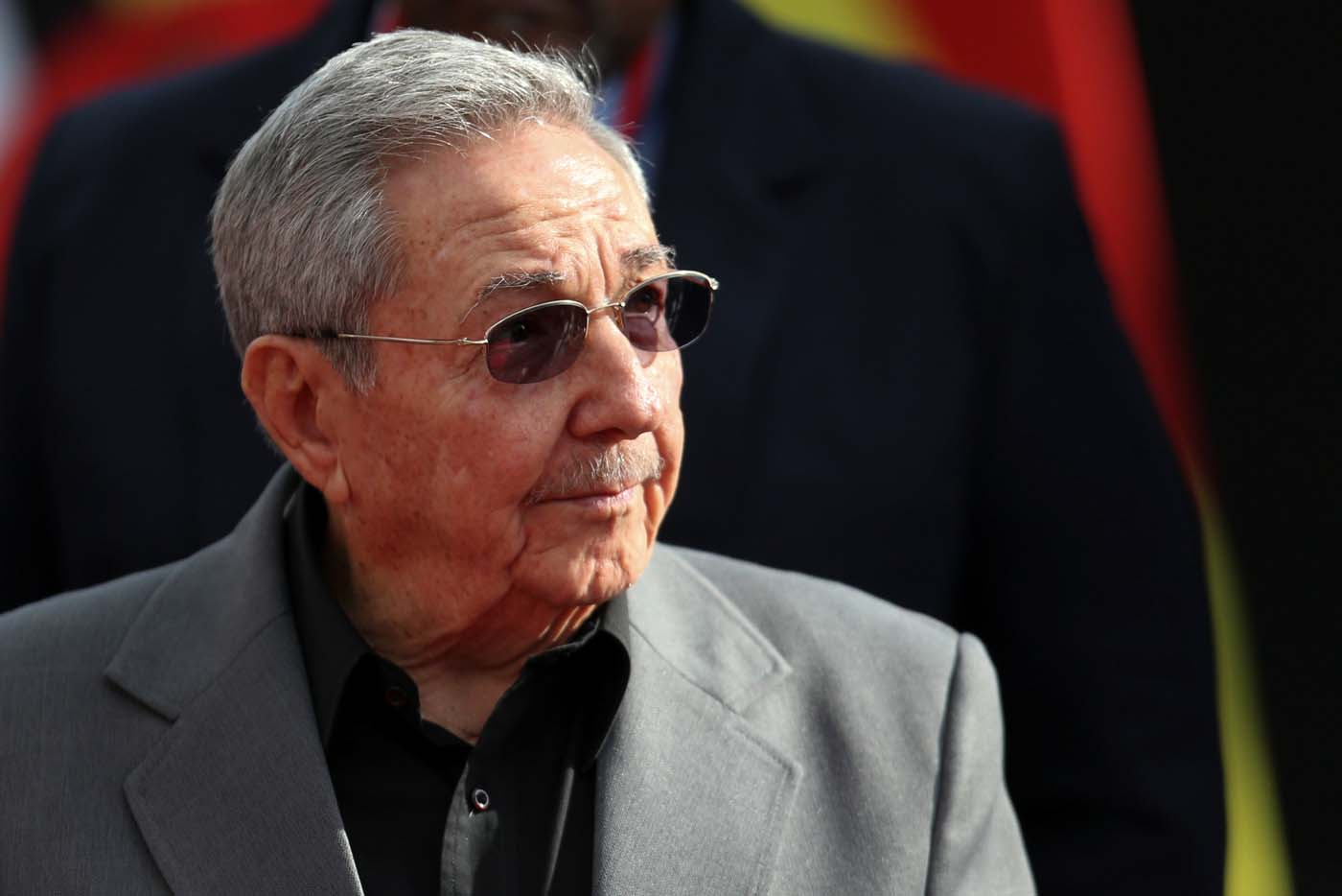 Raúl Castro se reúne con presidente de petrolera rusa Rosneft