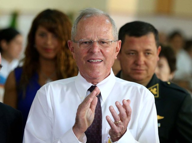 FILE PHOTO - Peru's President Pedro Pablo Kuczynski visits the home for elderly "Hermanitas de Los Desamparados" to celebrate Christmas in Lima, Peru, December 19, 2016. REUTERS/Mariana Bazo/File Photo