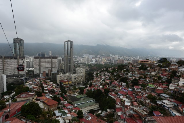 General view of the San Agustin shantytown in Caracas on March 11, 2017. Artists are using art as a tool to fight exclusion and crime among young people. / AFP PHOTO / FEDERICO PARRA / TO GO WITH AFP STORY BY MARIA ISABEL SANCHEZ