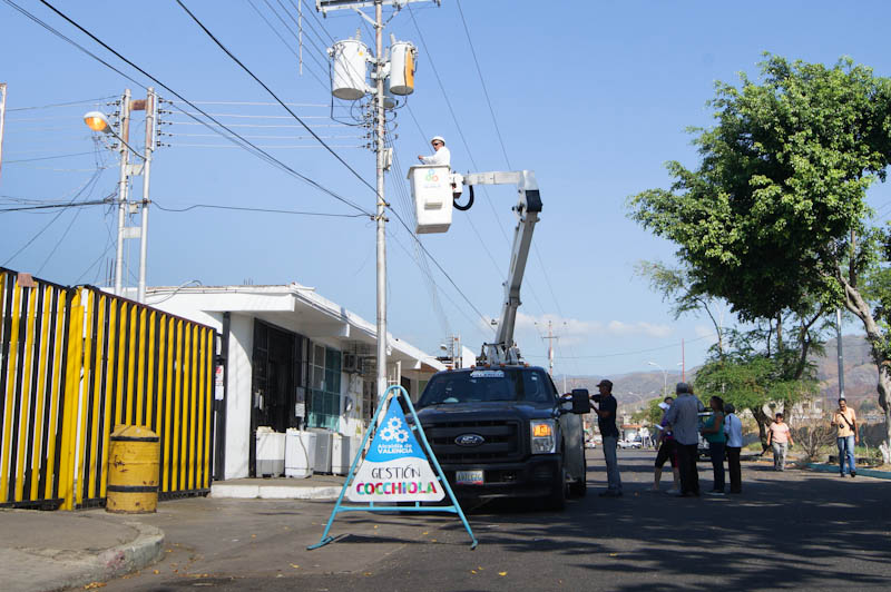 Alcalde Cocchiola desplegó cuadrillas de alumbrado en Rafael Urdaneta y San José