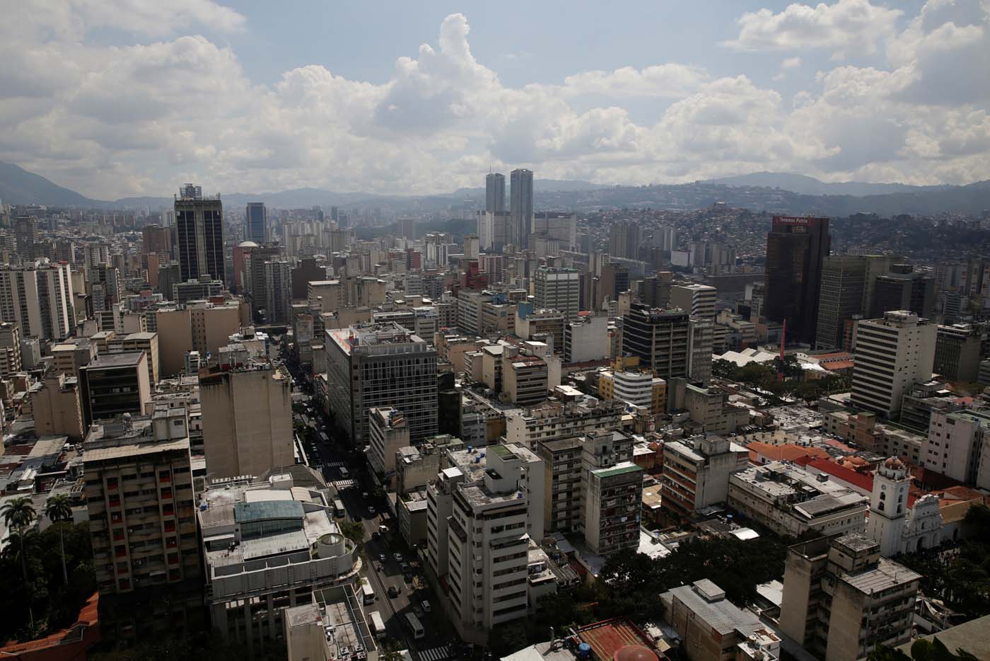 Reportan fuerte temblor en Caracas este #12Jul