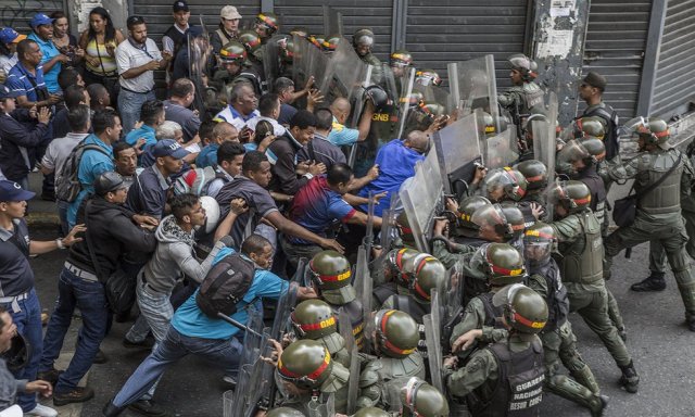 Protesta de trabajadores universatarios