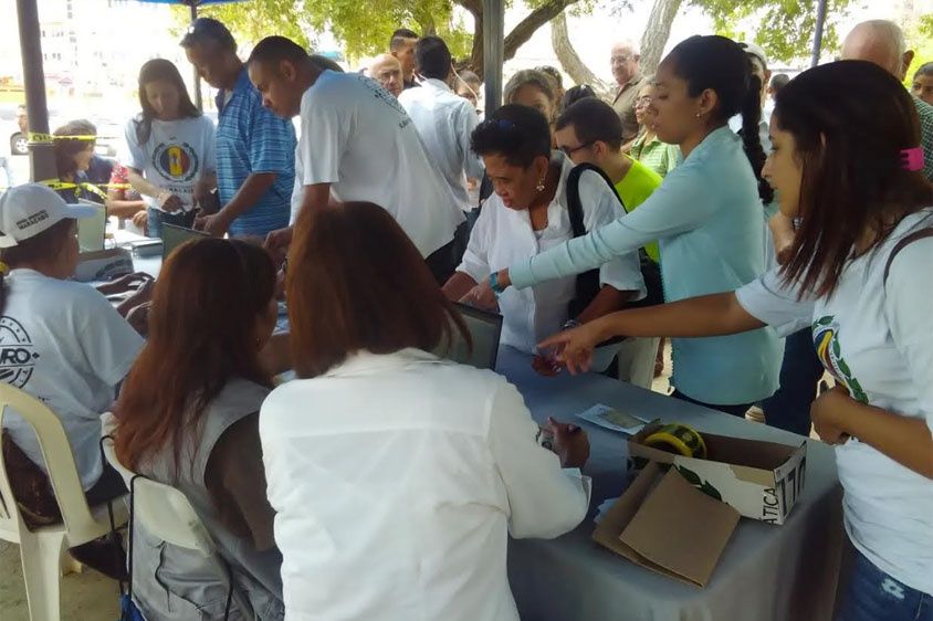 Gran afluencia de personas en la validación de AD en Zulia