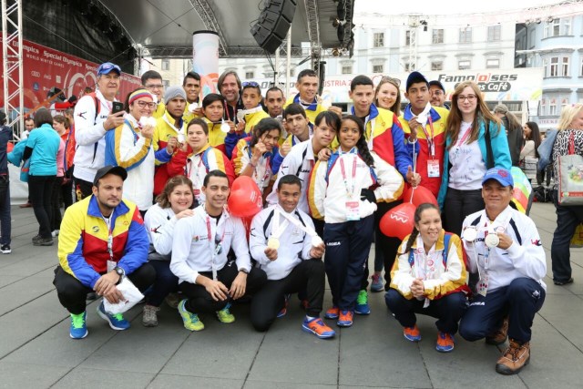 3.- Celebrando Floorball y atletas de patinaje