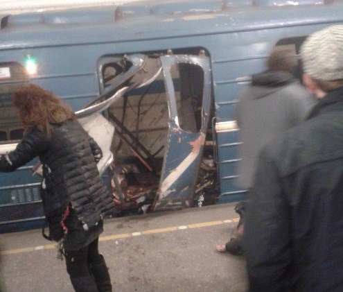 Gritos, humo y sangre: El video que muestra la desesperación inicial en San Petersburgo