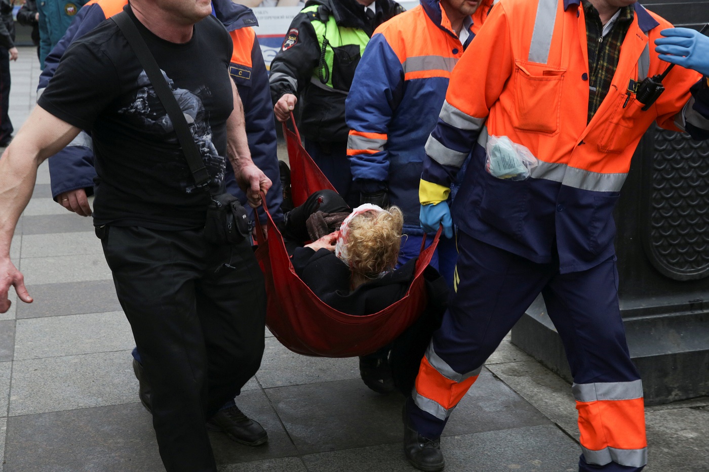 Vladimir Putin no descarta el terrorismo en matanza en el metro de Petersburgo