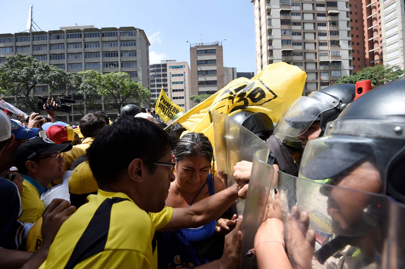 PNB impidió que el pueblo se manifieste y los diputados lleguen a la AN (fotos)