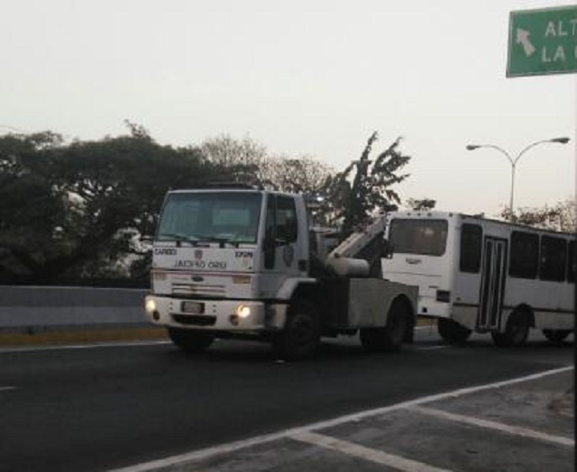 Accesos al centro de Caracas desde la Cota Mil congestionados por la PNB y Tránsito (Video)