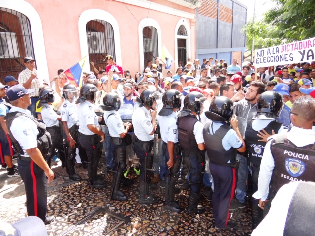 Foto1Polícia trató de impedir