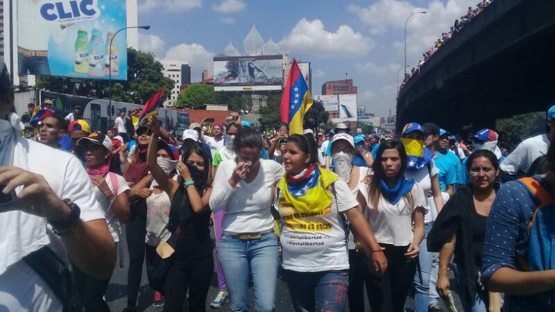 María Corina Machado resultó afectada por gases lacrimógenos en El Rosal (Videos + Fotos)