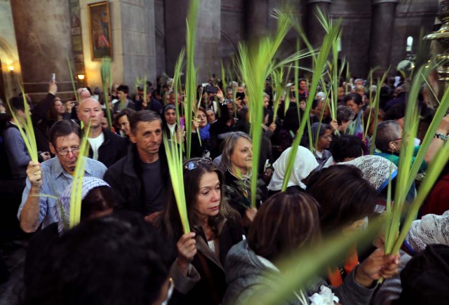Christian worshippers take part in a Palm Sunday ceremony in the Church of the Holy Sepulchre in Jerusalem's Old City April 9, 2017. REUTERS/Ammar Awad