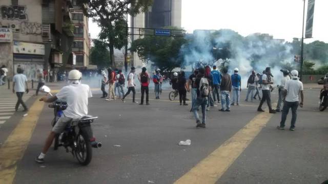 En las adyacencias de la Plaza Francia lanzaron lacrimógenas. Foto: Cortesía