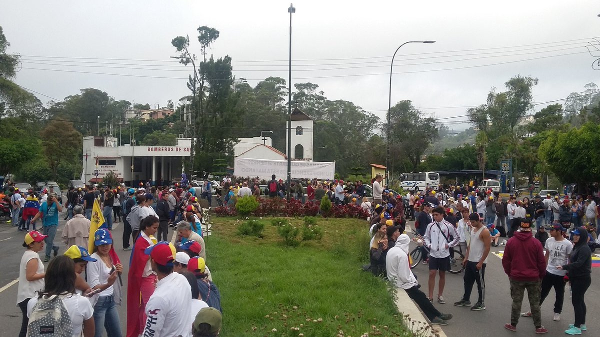 En la Redoma Don Blas en Miranda iniciaron desde la madrugada el Gran Plantón Nacional #24A