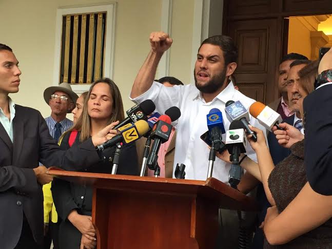 Juan Requesens denuncia que su celular fue robado