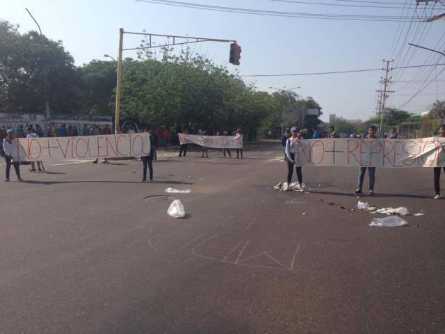 Movimiento Estudiantil y FCU LUZ continúan protestando en rechazo a la represión