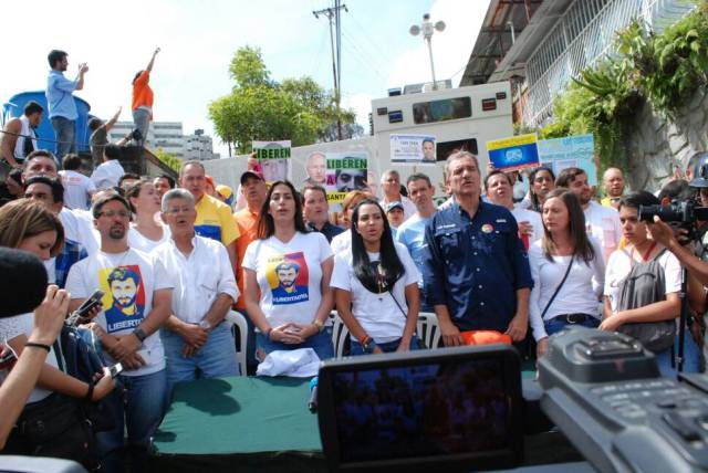 Pese a los obstáculos, los diputados llegaron a Ramo Verde y aprobaron el manifiesto. Foto: Prensa VP