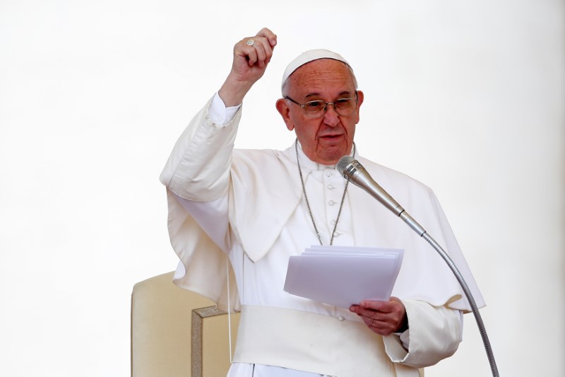 Papa Francisco pide defender derecho de la mujer a participar en todos los ámbitos
