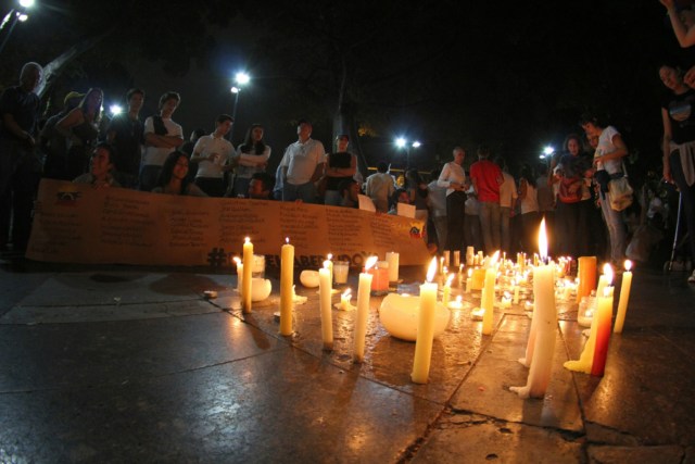 Venezolanos acudieron a la vigilia en honor a los caídos. Foto: La Patilla 