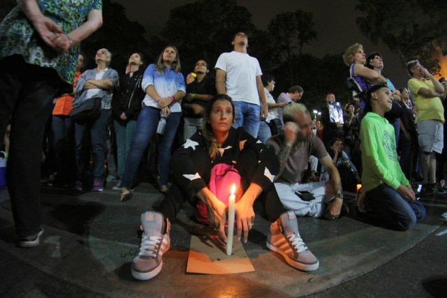 Venezolanos acudieron a la vigilia en honor a los caídos. Foto: La Patilla 