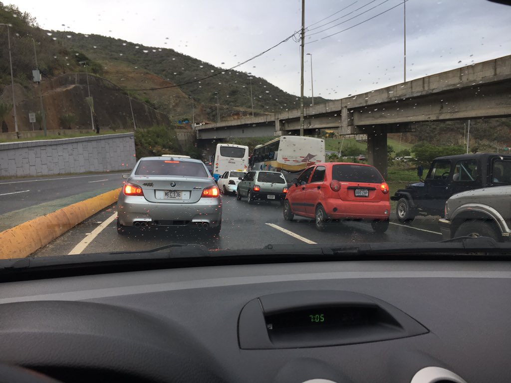 Cierran accesos hacia Caracas este #1May