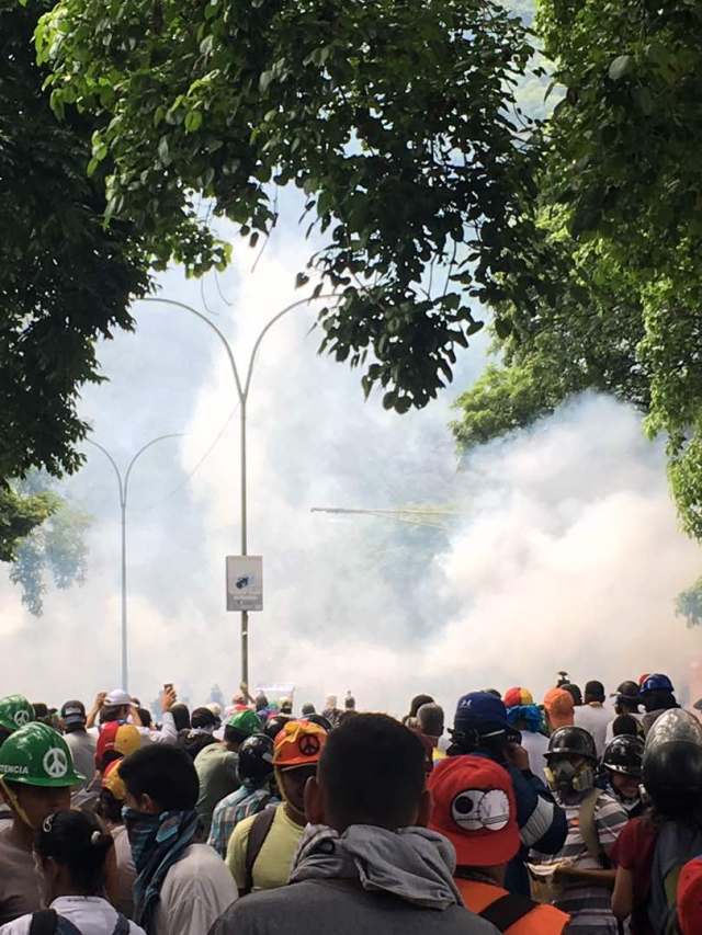 Se conoció que gases lacrimógenos fueron lanzados en La Castellana.