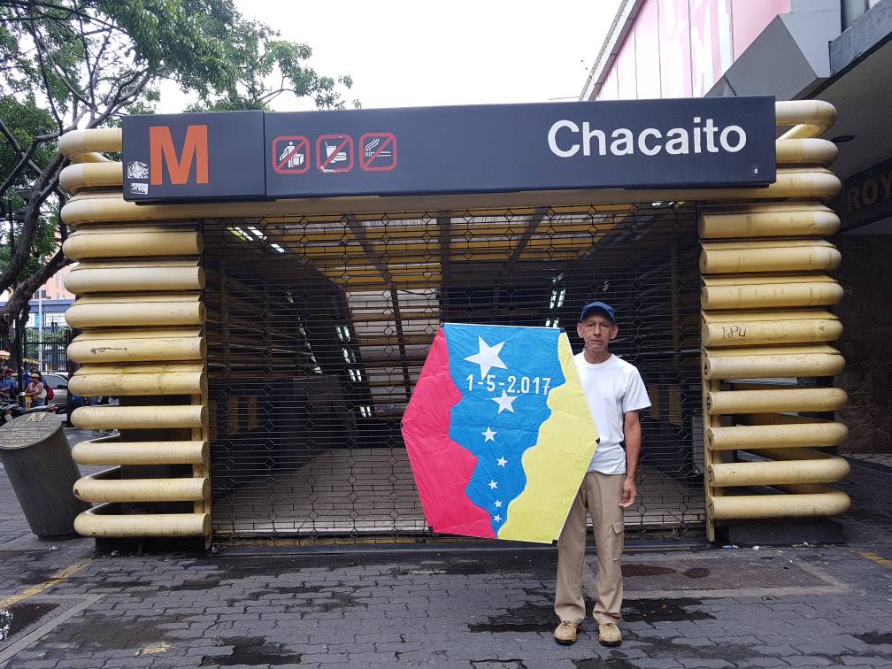 El conocido Señor del Papagayo con su mensaje este #1May / Foto @PeriodistaAlejo