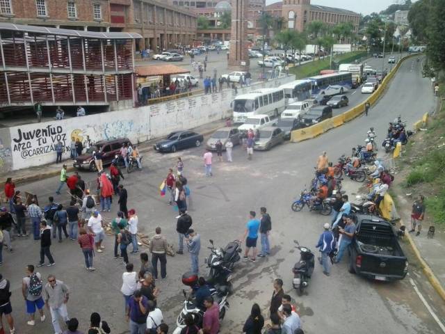 Carrizal, a la altura del C.C. La Cascada. (Foto @dmurolo)