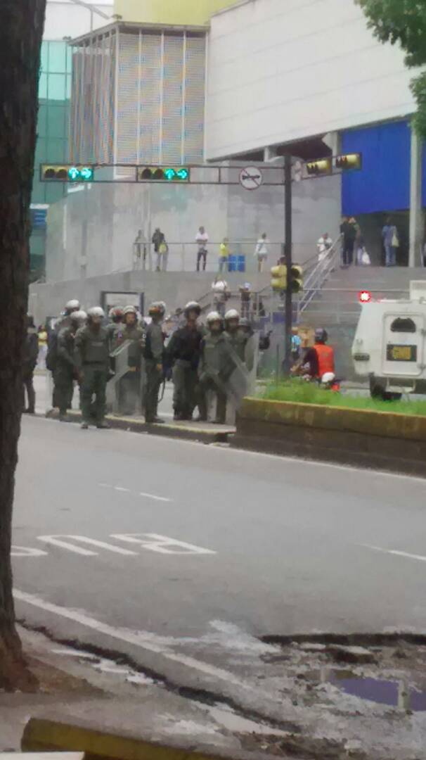 Continúa represión en La Urbina