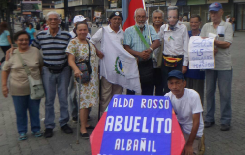 Abuelos listos para marchar hasta la Defensoría del Pueblo #12May