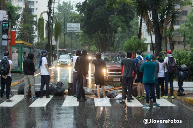 Cerrado el paso por la avenida Sanz de El Marqués / Foto: @JLoverafotos