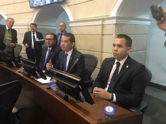 Desde el Congreso de la República de Colombia, el diputado a la Asamblea Nacional de la Unidad por Monagas, José Antonio Mendoza junto al también diputado, Tomás Guanipa