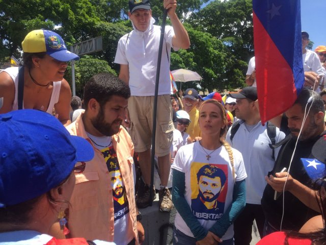 Lilian Tintori desde la autopista Francisco Fajardo / Foto: @RayliLujan