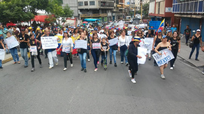 En Los Teques las madres también salieron a marchar pidiendo que cese la represión