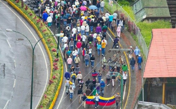 Multitudinaria procesión en San Antonio de Los Altos honró la memoria de Diego Arellano (Fotos)