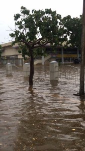 Madrugonazo de agua colapsa a Maracaibo (Fotos)