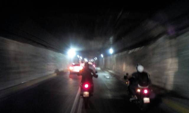 Caravana de la oposición a la altura de la autopista Caracas - La Guaira/ Foto: Régulo Gómez - La Patilla