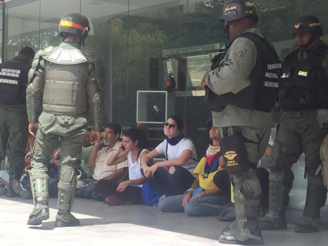 Detenidos en manifestación en el Trigal. Foto: @randolfoblanco